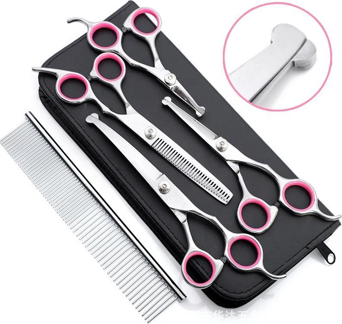 Professionele Hondenscharen Set - Extra Veilige Grooming Set - Trimscharen Voor Honden - Knipschaar - Effileerschaar / Uitdunschaar - Gebogen Schaar Met Ronde Punt - Precisieschaar - Hondenverzorging - Inclusief Kam, 2 Haarclips En Luxe Opbergdoos 4 Professionele Hondenscharen Set - Extra Veilige Grooming Set - Trimscharen Voor Honden - Knipschaar - Effileerschaar / Uitdunschaar - Gebogen Schaar Met Ronde Punt - Precisieschaar - Hondenverzorging - Inclusief Kam, 2 Haarclips En Luxe Opbergdoos - Afbeelding 2