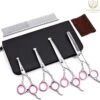 Professionele Hondenscharen Set - Extra Veilige Grooming Set - Trimscharen Voor Honden - Knipschaar - Effileerschaar / Uitdunschaar - Gebogen Schaar Met Ronde Punt - Precisieschaar - Hondenverzorging - Inclusief Kam, 2 Haarclips En Luxe Opbergdoos 1 Professionele Hondenscharen Set - Extra Veilige Grooming Set - Trimscharen Voor Honden - Knipschaar - Effileerschaar / Uitdunschaar - Gebogen Schaar Met Ronde Punt - Precisieschaar - Hondenverzorging - Inclusief Kam, 2 Haarclips En Luxe Opbergdoos -Hondenproducten 1200x1146 3