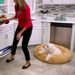 Peaceful Pooch M - Pluizig Hondenbed - 76cm Diameter - Opvouwbaar - In Verschillende Maten. Kattenbed - Wasbaar - Uitneembare Vulling - Ontspant Gewrichten En Spieren - Anti-slip Noppenbodem -Hondenproducten 1200x1200 1856