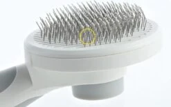 Merkloos Dierenborstel - Haarborstel Huisdieren - Borstel Voor Vacht Huisdier - Borstel Kat - Borstel Hond - Makkelijk Haar Verwijderen Met één Klik - Inclusief Speeltje - Kam Huisdier - Vachtverzorging - Massage -Hondenproducten 1200x751